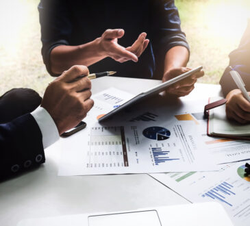 Which Degree is Right For You? Accounting or Finance? 1