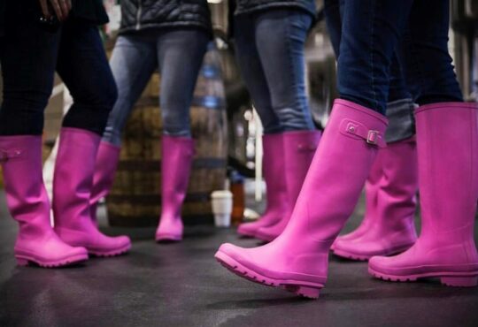 Pink Boots - How to get the best deals on shoes for your feet 23